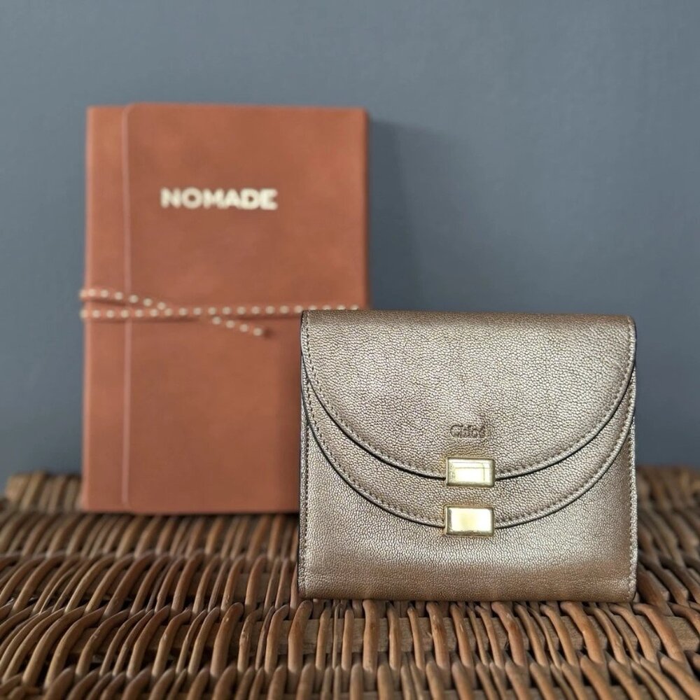 SOLD. CHLOE Georgia Medium Bifold Wallet in Gold & new Nomad Notebook Stickers - Picture 2 of 9